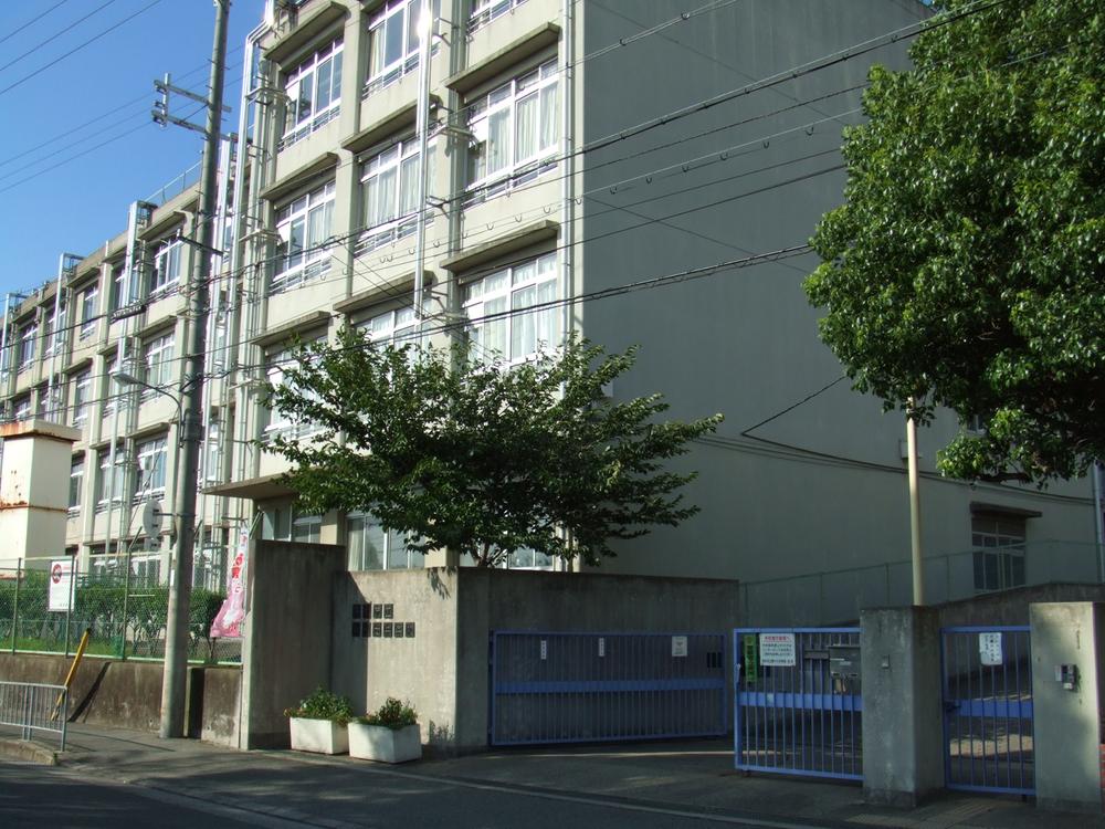 Junior high school. Toyonaka 745m to stand seventeenth junior high school