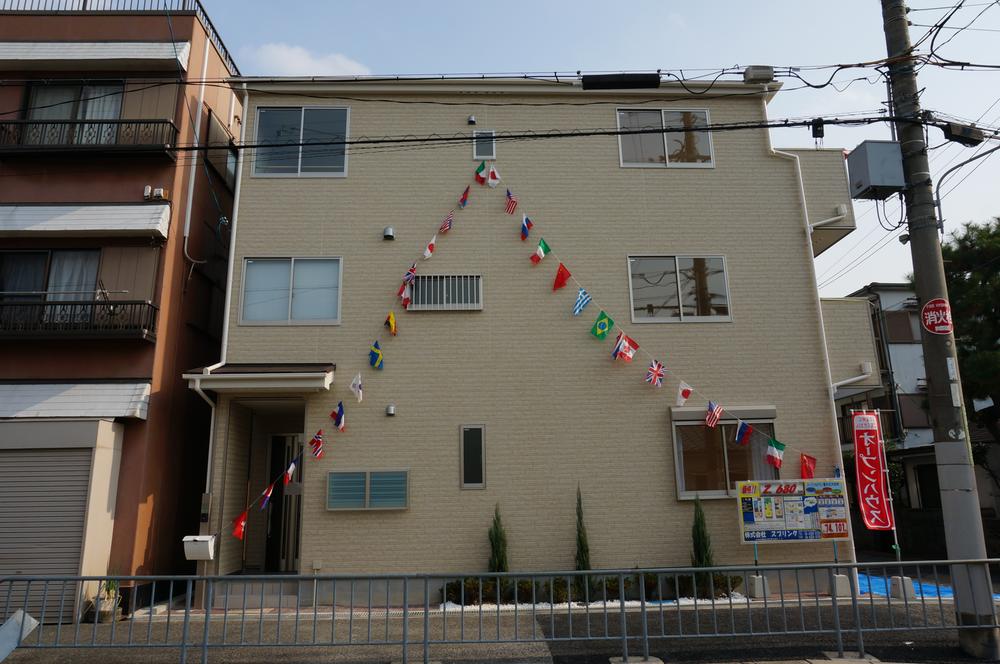 Local appearance photo. Front road which can have children there is a peace of mind sidewalk is about 9.9m! ! Traffic volume even fewer! ! But please make sure come to see