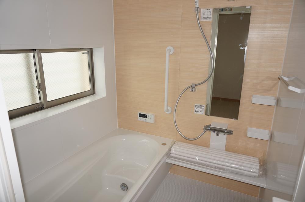 Bathroom. Cheers for good work every day of your job. Bathing to heal fatigue of the day offers spacious and in 1 tsubo