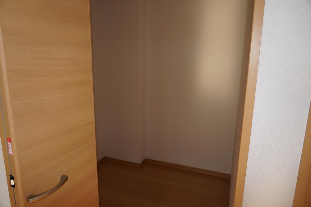 Receipt. You are plenty of storage regardless of the season, "walk-in closet."! !