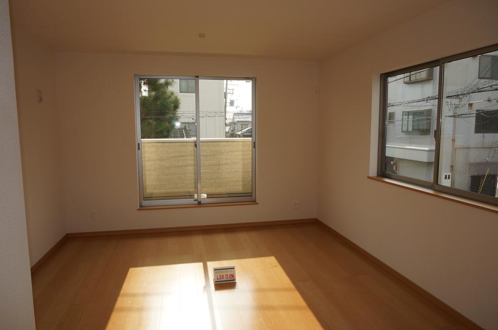 Living. The like every day the face of the important family! ! Living-in stairs that such a wish come true