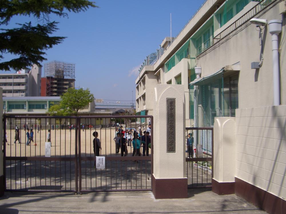 Other. Toyonaka until Municipal Hotarugaike elementary school is a 1-minute walk away.