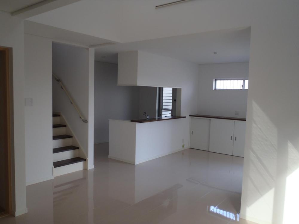 Same specifications photos (living). Is the LDK of the same size.