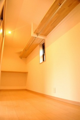 Receipt. Walk-in closet