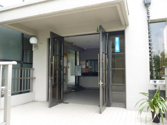 Entrance. Common areas