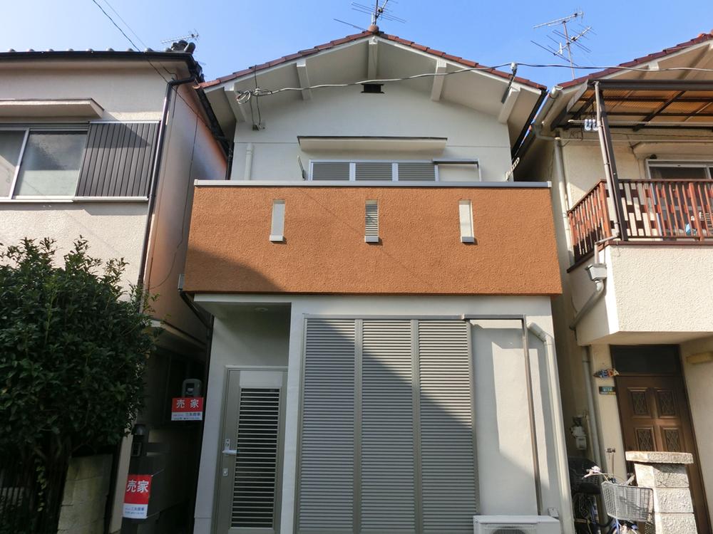 Local appearance photo. Heisei Because you are all renovated in 25 years, Beautiful appearance. 