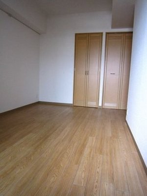 Living and room. It is quiet and bright Western-style