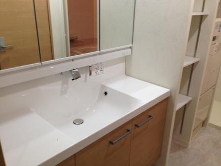 Wash basin, toilet. Indoor (12 May 2013) Shooting