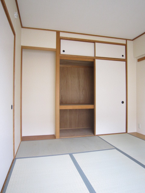Receipt. Japanese-style room closet