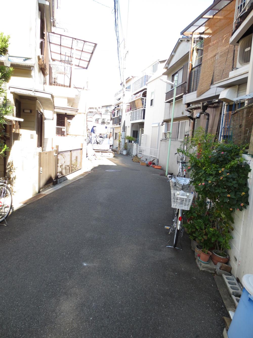 Local photos, including front road. Currently being dismantled