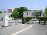 Junior high school. Toyonaka 413m to stand fourteenth junior high school