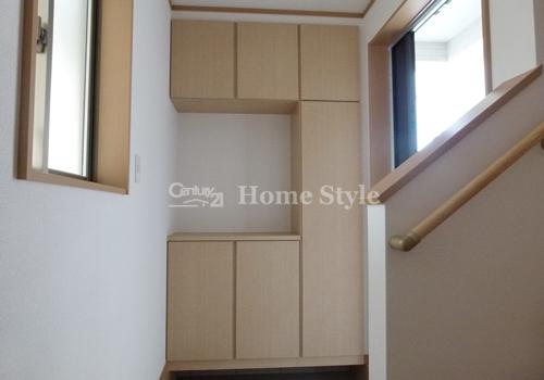 Entrance. many, I shoes will enter