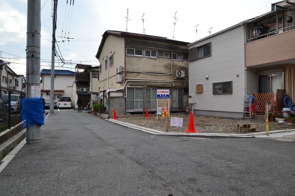 Local photos, including front road. Local (11 May 2013) Shooting