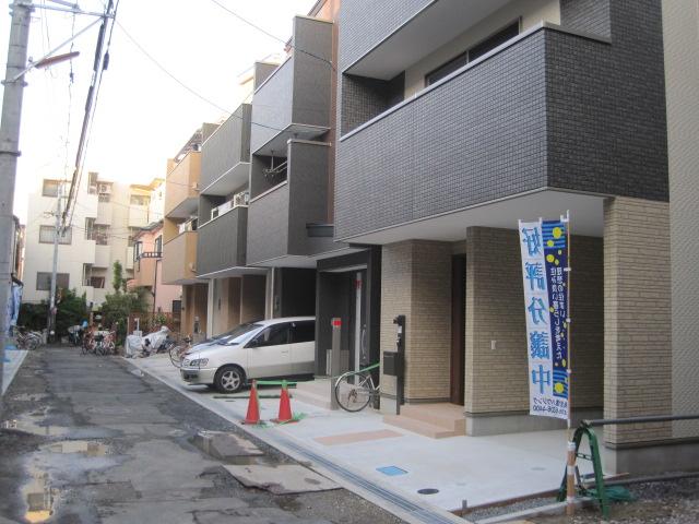 Local photos, including front road. Local shooting