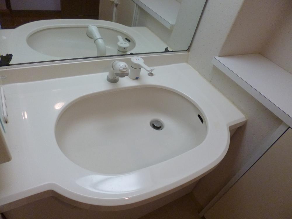Wash basin, toilet. Indoor (10 May 2013) Shooting