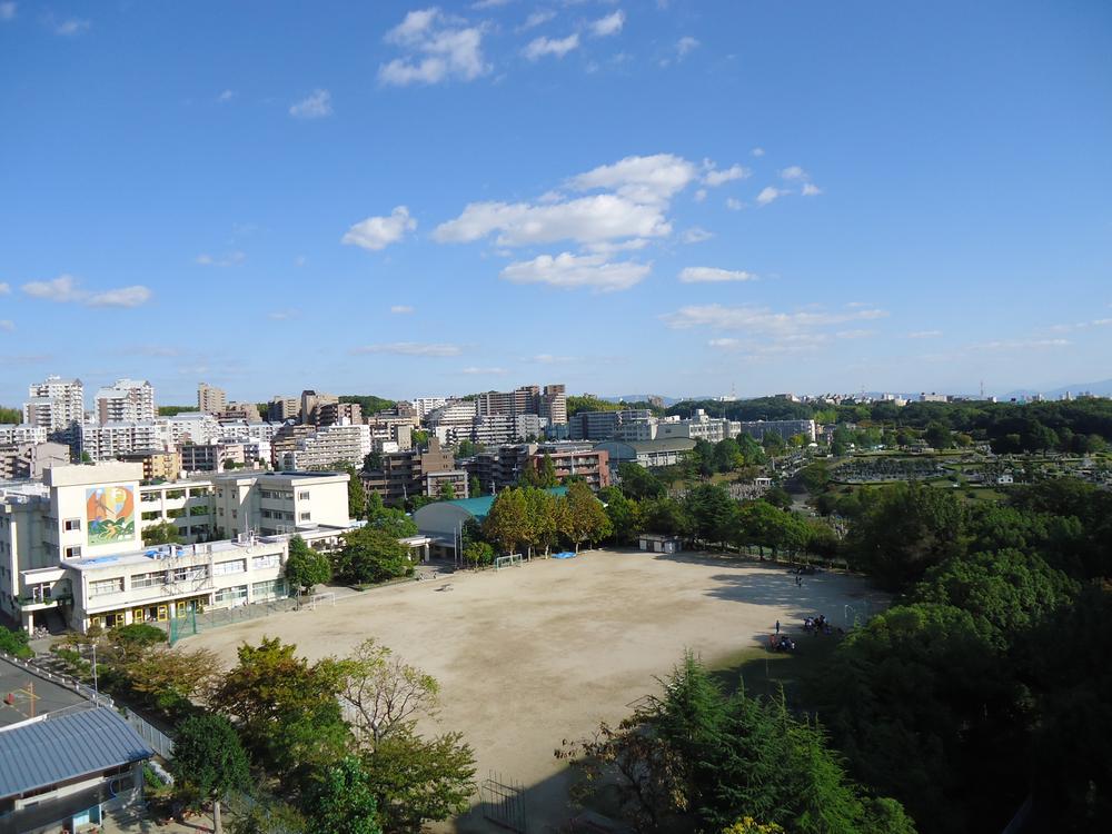 Primary school. 350m to Takashi Fountain Elementary School