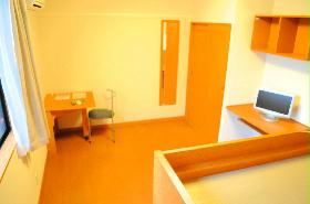 Living and room. Indoor space is spacious.