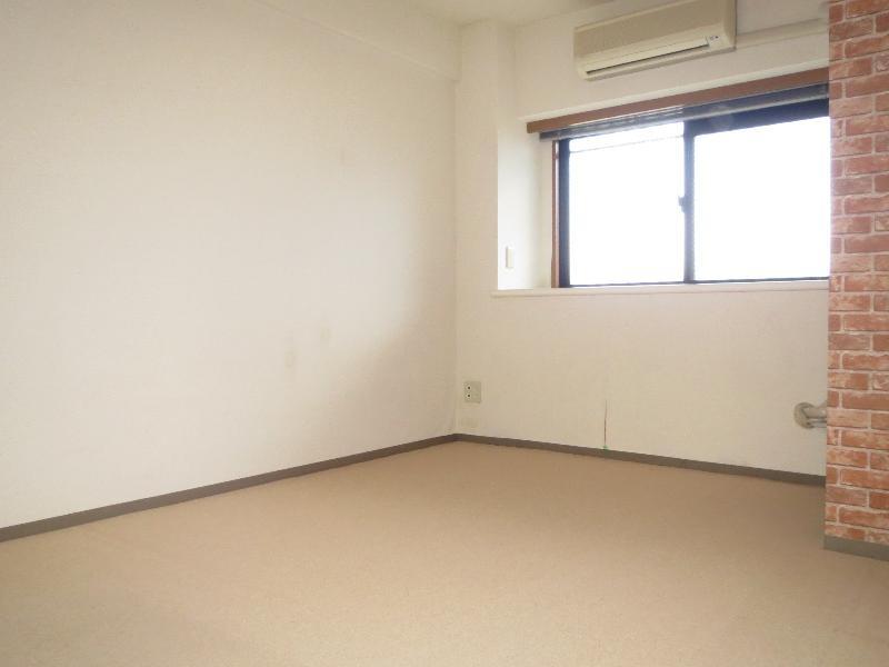 Other room space. Western-style East