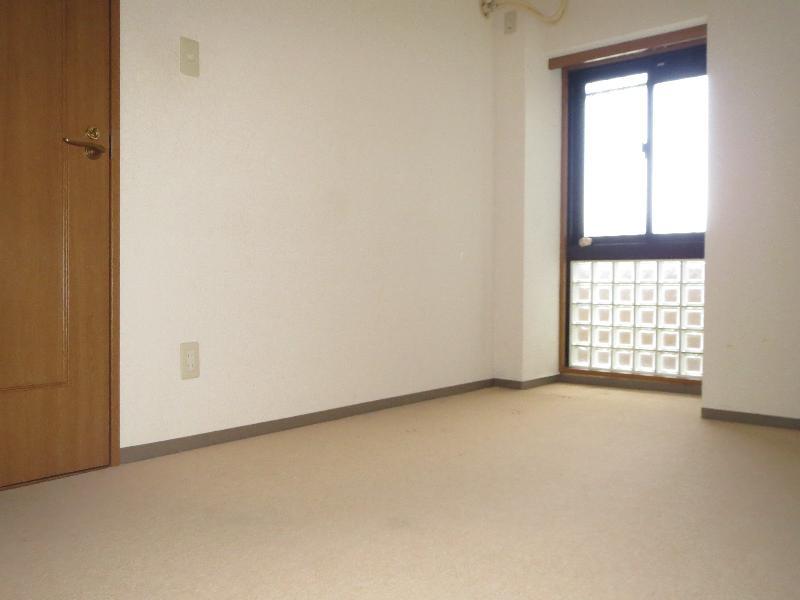 Other room space. Western-style west