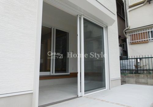 Non-living room. Hobby room (dirt floor finish) is located in the parking lot next to