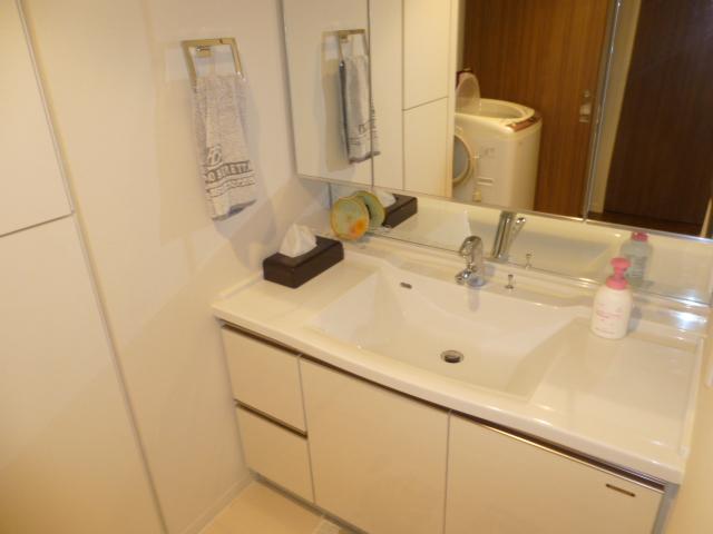 Wash basin, toilet