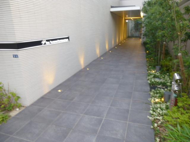 Entrance. Common areas