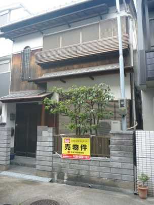 Local appearance photo. It is a photograph taken from the east side road