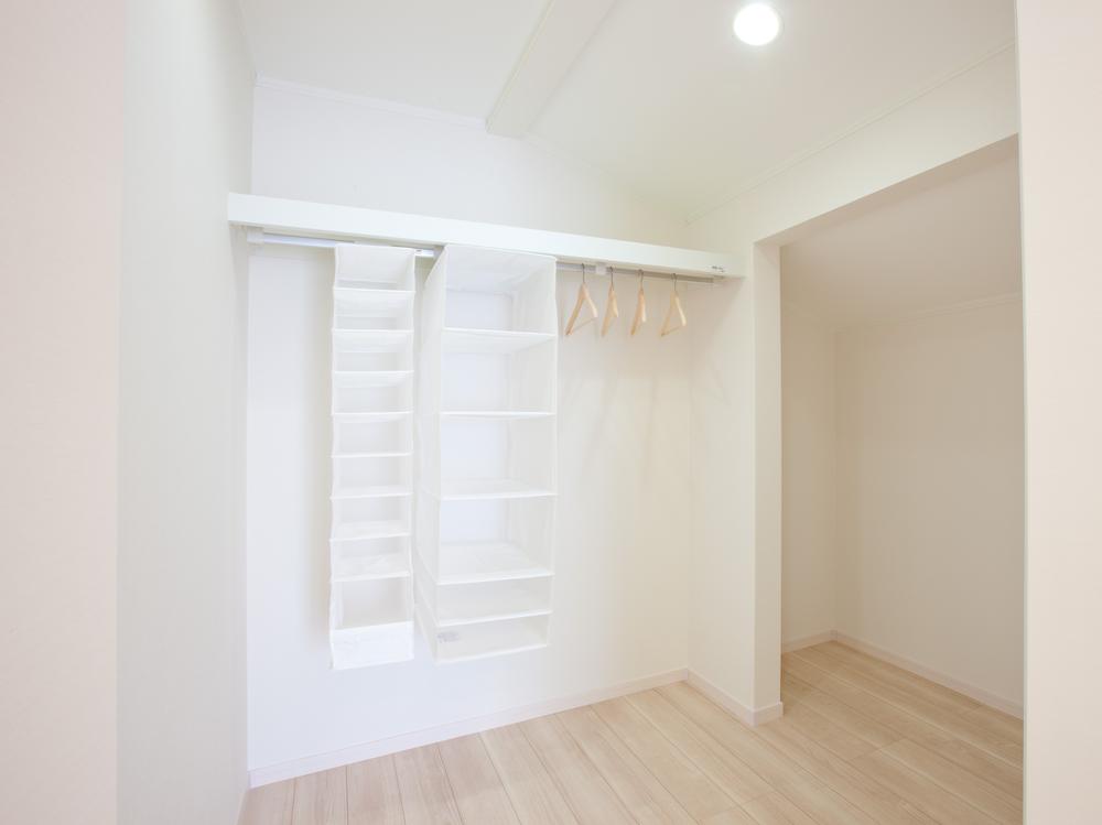 Receipt. It can comfortably housed [Walk-in closet]