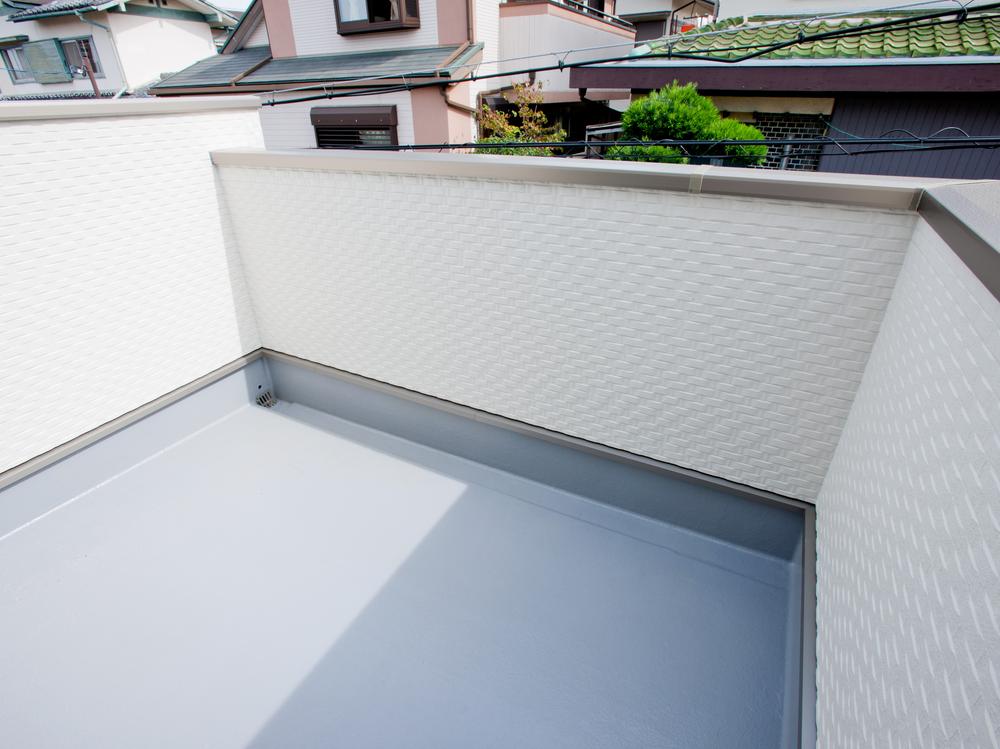 Balcony. Spacious balcony