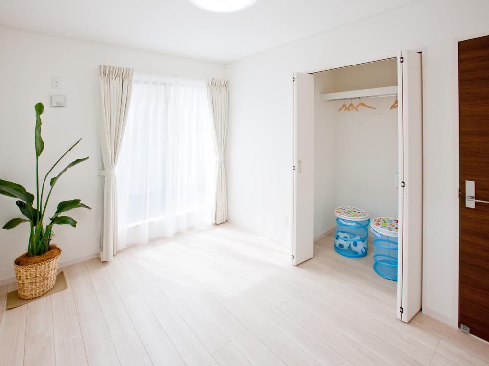 Non-living room. 2 Kaiyoshitsu