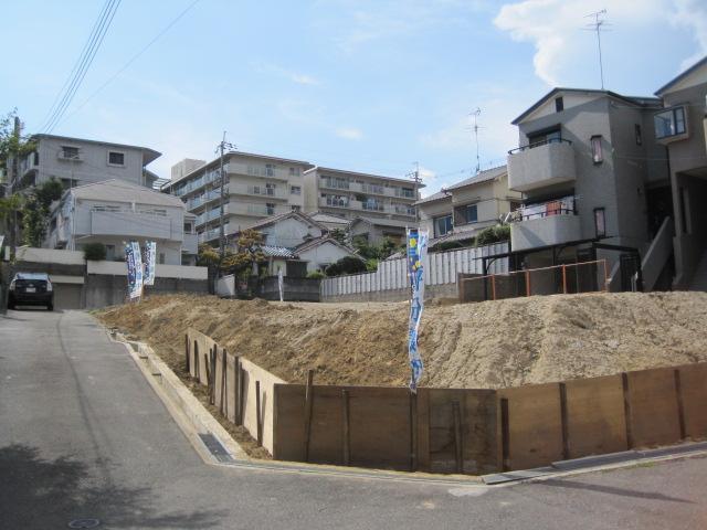 Local photos, including front road. Local (August 2013) Shooting