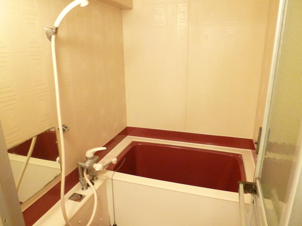 Bathroom. Indoor (12 May 2013) Shooting