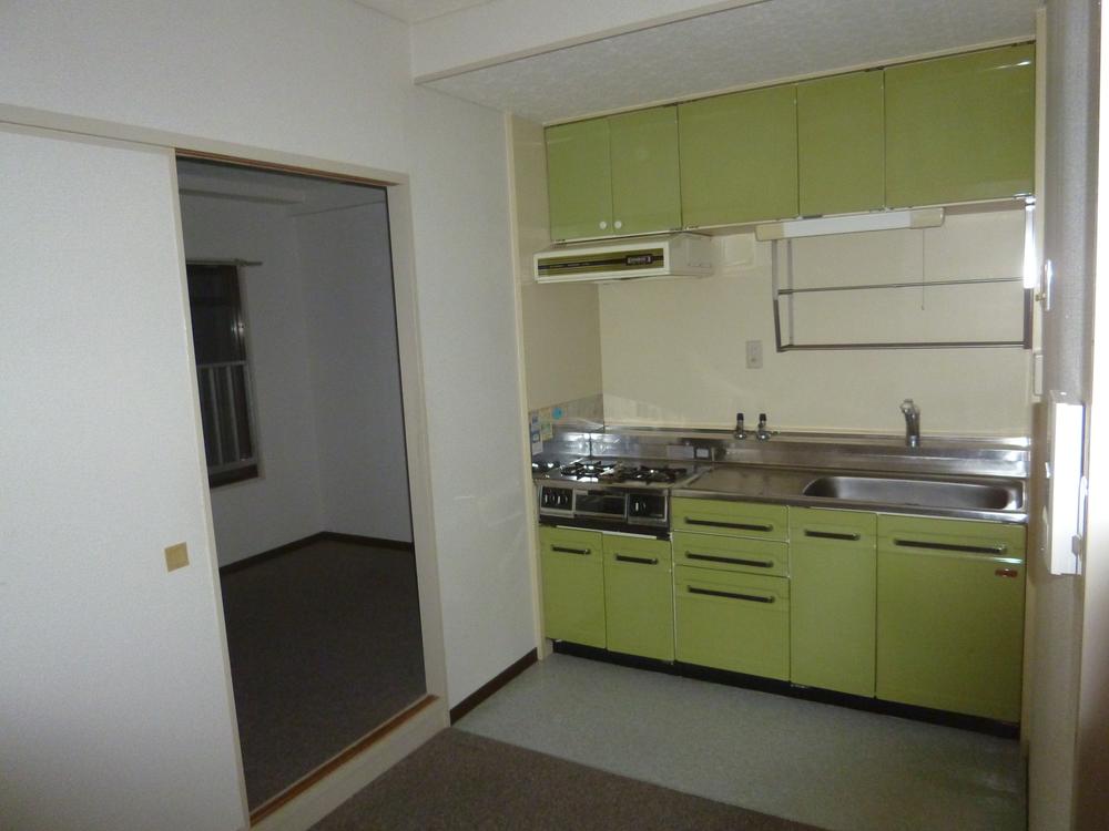 Kitchen. Indoor (12 May 2013) Shooting