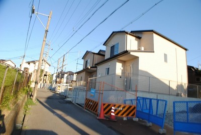 Building appearance. West East side 2 houses under construction