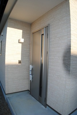 Entrance. Robust door. 