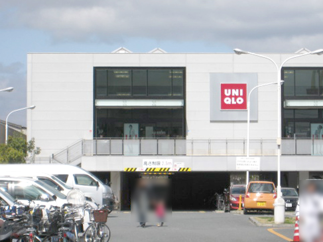 Shopping centre. 1331m to UNIQLO Toyonaka Hattori store (shopping center)