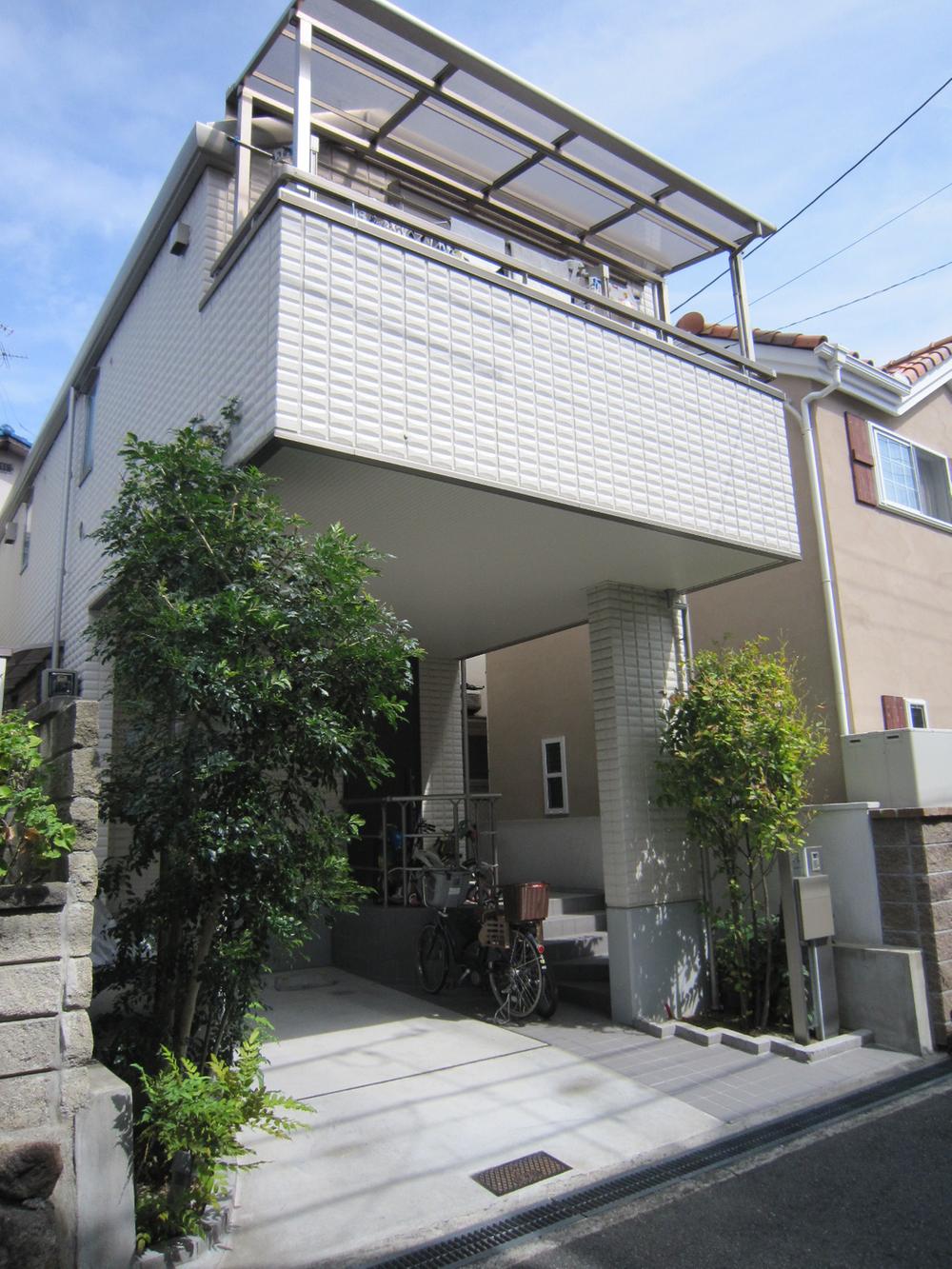 Local appearance photo. Local (10 May 2013) Shooting