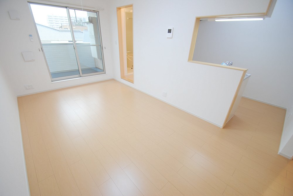 Living and room. It is a photograph of the same type. Please refer to!