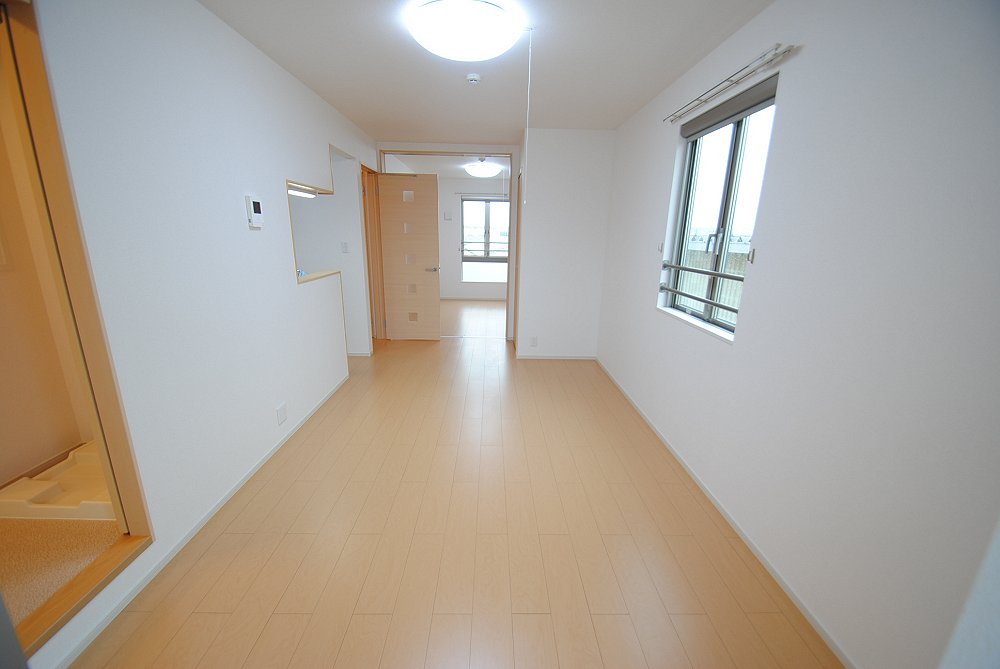 Living and room. It is a photograph of the same type. Please refer to!