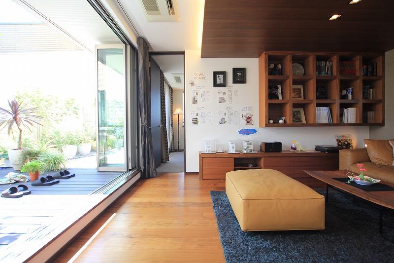 exhibition hall / Showroom. Exhibition hall model house. Second floor of the second living. Mechanism that leads to the outside of the space.