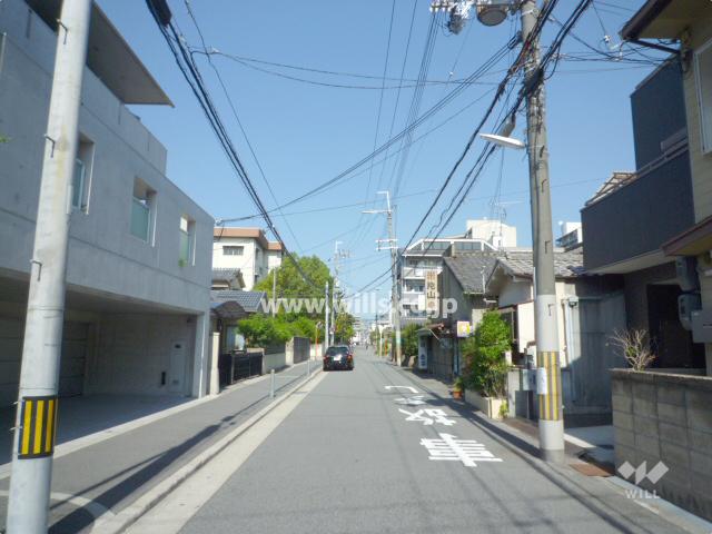 Local photos, including front road. Property of the west front of the road (from the south)