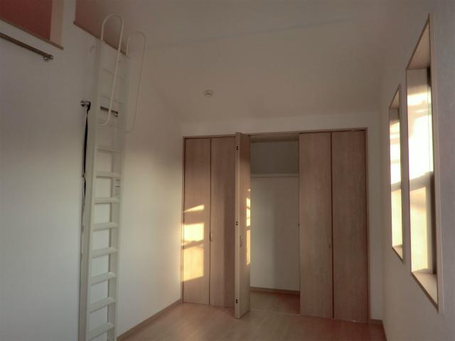 Non-living room. Indoor (10 May 2013) Shooting