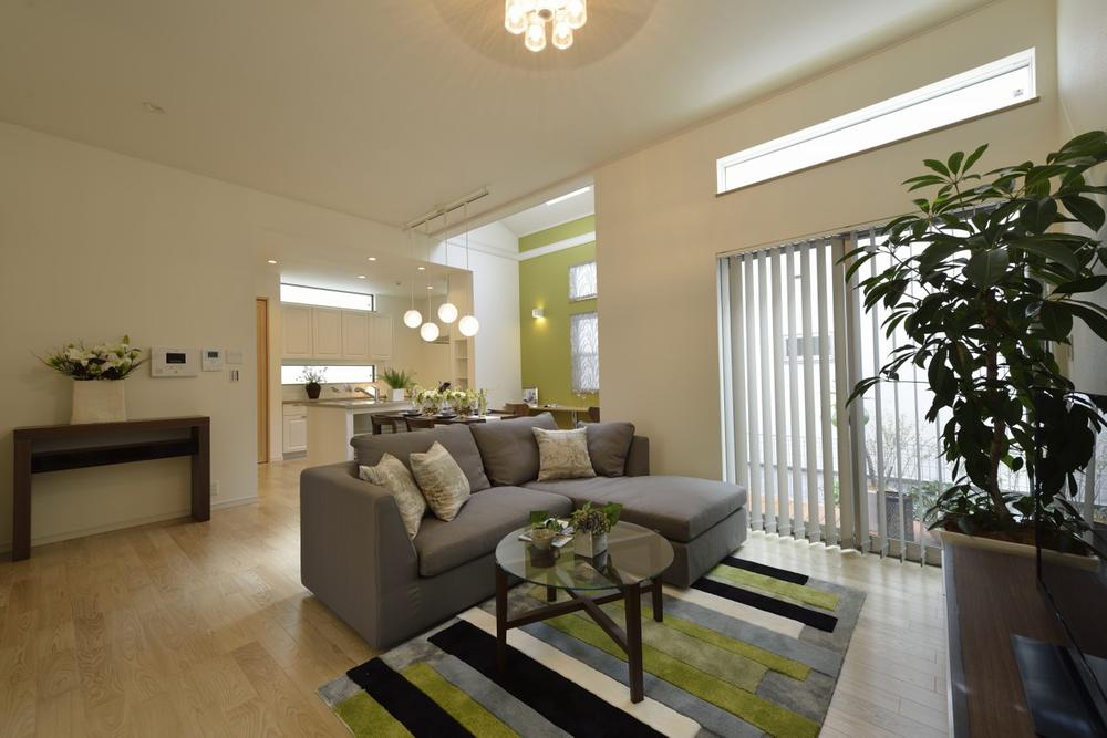 Living.  [5-3 No. land] Living following the wooden deck of the south (2013 October shooting)