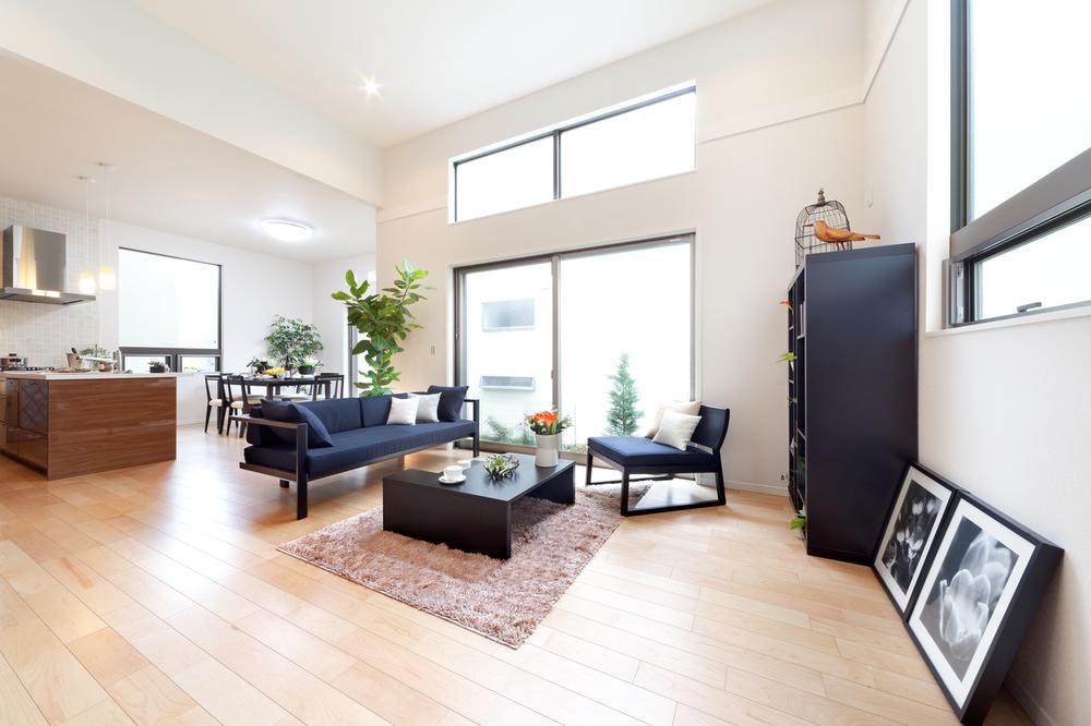 Living.  [6-5 No. land] At ceiling height 3.5m & 3 direction opening, Brightness ensure. Model furnished sale of Italian well-known manufacturers (August 2013 shooting)