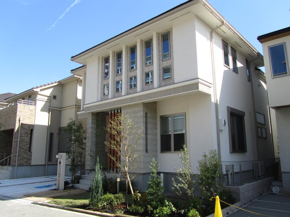 Local appearance photo.  [5-3 No. land] Lush appearance that color scheme stylish tile (October 2013 shooting)