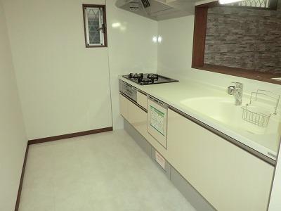 Kitchen. Local (10 May 2013) Shooting