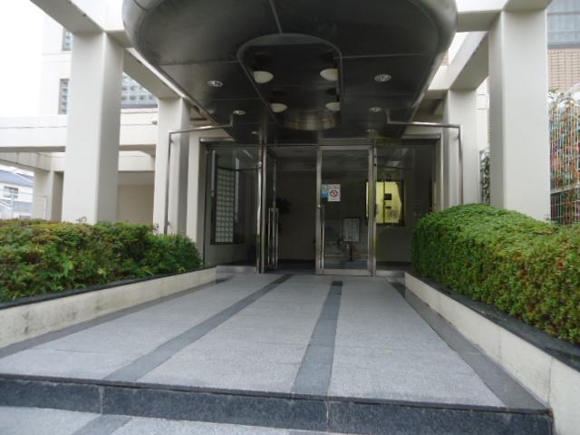 Entrance. Common areas