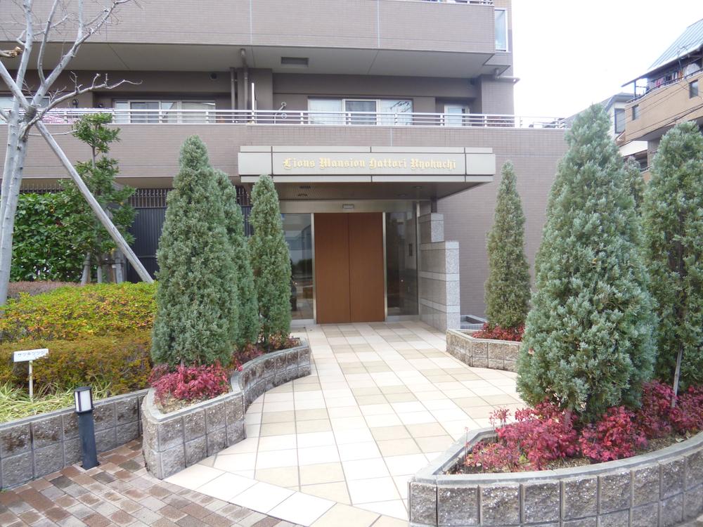Entrance. Common areas