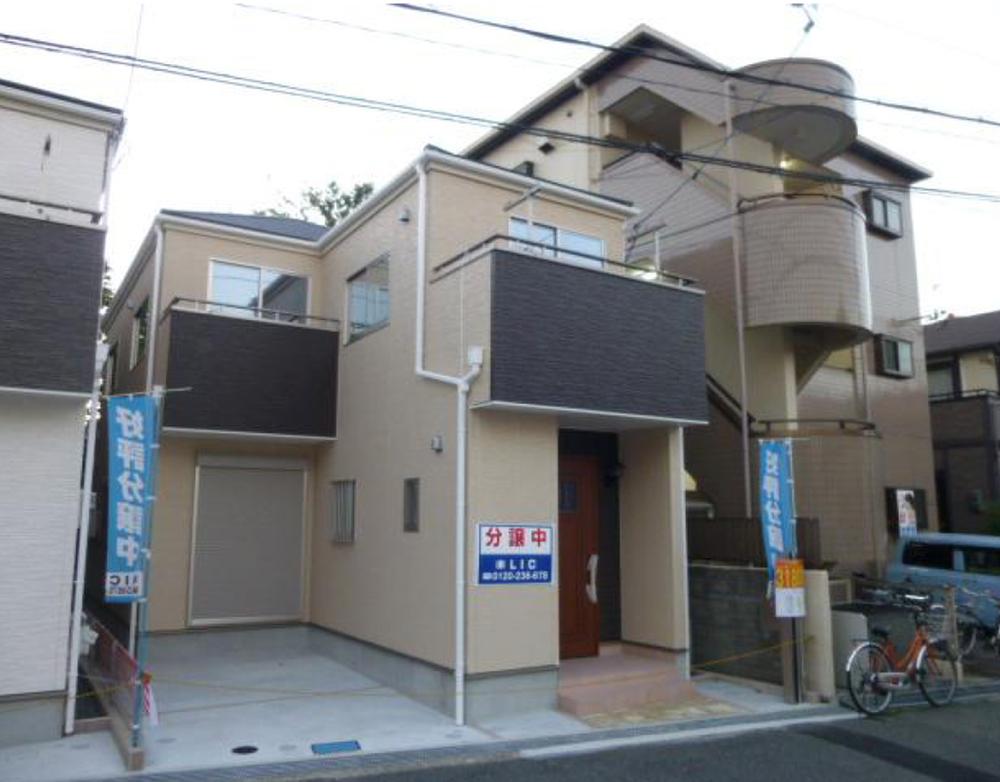 Local appearance photo. Local (11 May 2013) Shooting