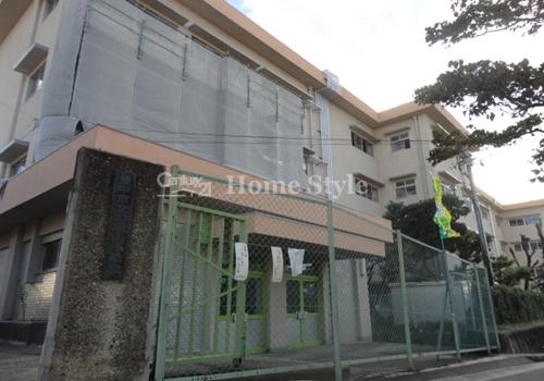 Primary school. Toyonaka Municipal Toneyama to elementary school 892m